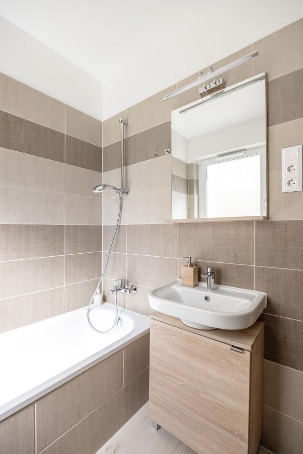 211 / 1 Bedroom / Modern In Center Appartement *
